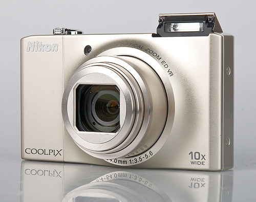 Nikon CoolPix S8000 Package 1 - Silver